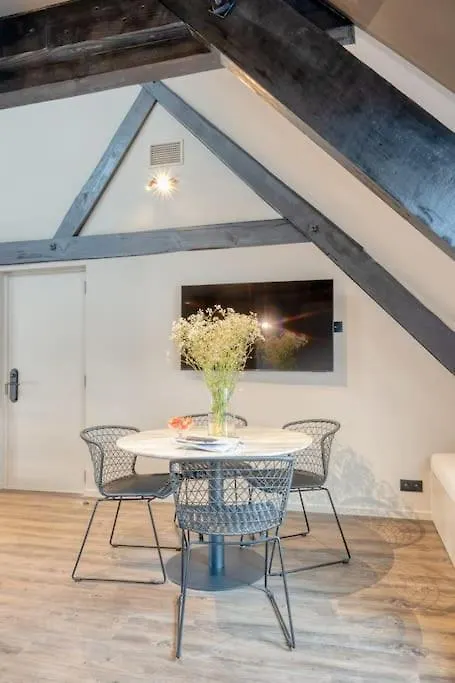 شقة Charming Attic Retreat In Historic Ghent Center