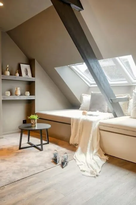 شقة Charming Attic Retreat In Historic Ghent Center
