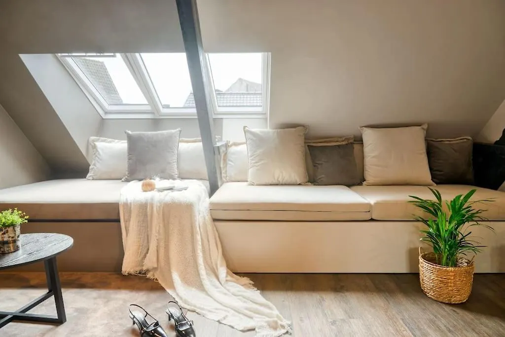 شقة Charming Attic Retreat In Historic Ghent Center