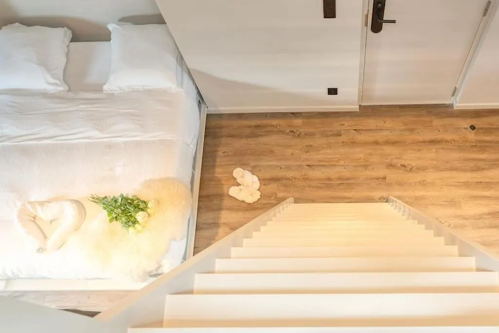 شقة Charming Attic Retreat In Historic Ghent Center